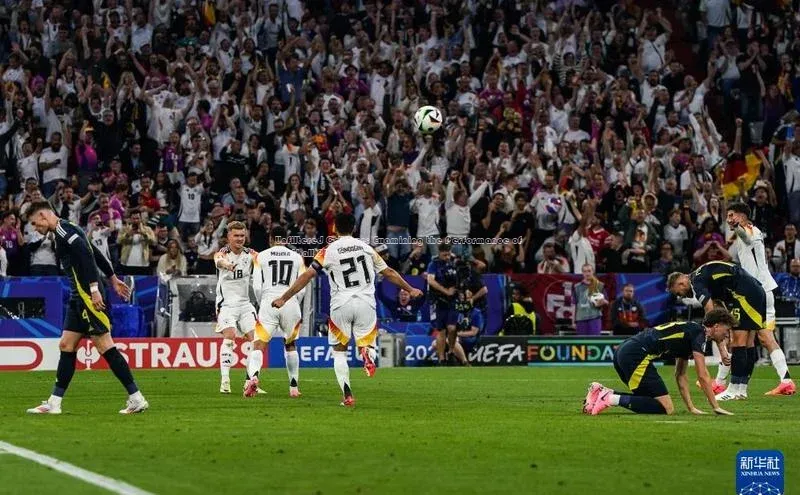 j9九游真人游戏第一平台赛富乐斯Unfiltered Critique: Examining the Performance of Football Players